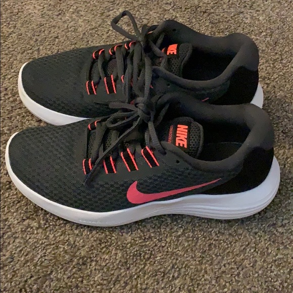 Nike Lunarlon running shoes - Picture 1 of 4